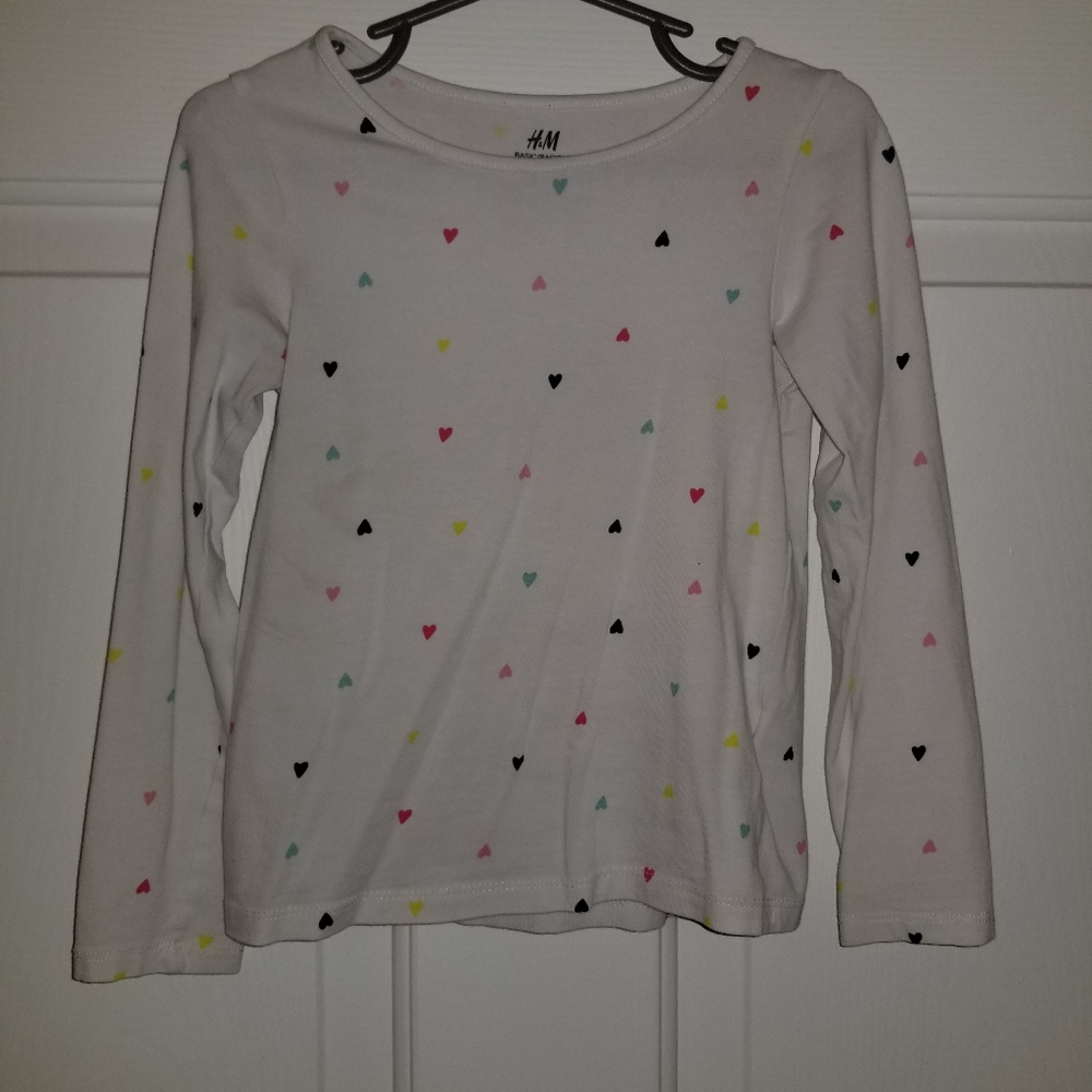 H&M white shirt w color hearts